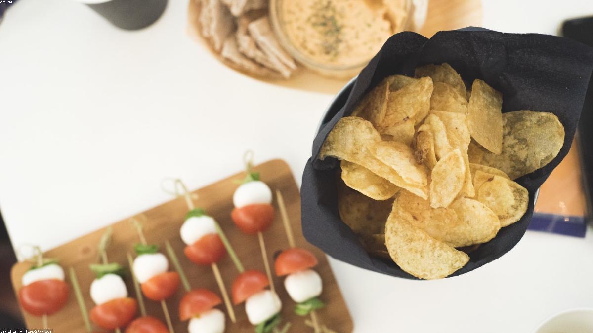 Mobile Order and Pay vs QR Menu Only: What Your Guests Actually Prefer
